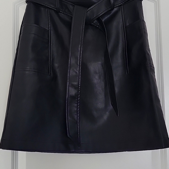 BAGATELLE COLLECTION BLACK FAUX LEATHER SKIRT WITH FRONT POCKETS TIE WAIST MED - Picture 7 of 16